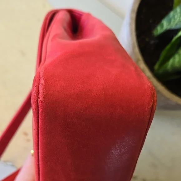 CHANEL Suede Red Shoulder Bag with Gold Hardware and Quilted Design - Picture 17 of 17